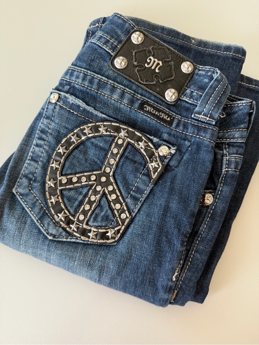 Miss Me Bootcut Jeans Women’s 27 Signature Peace Sign Embellished Pocket JP6062B - Picture 10 of 10